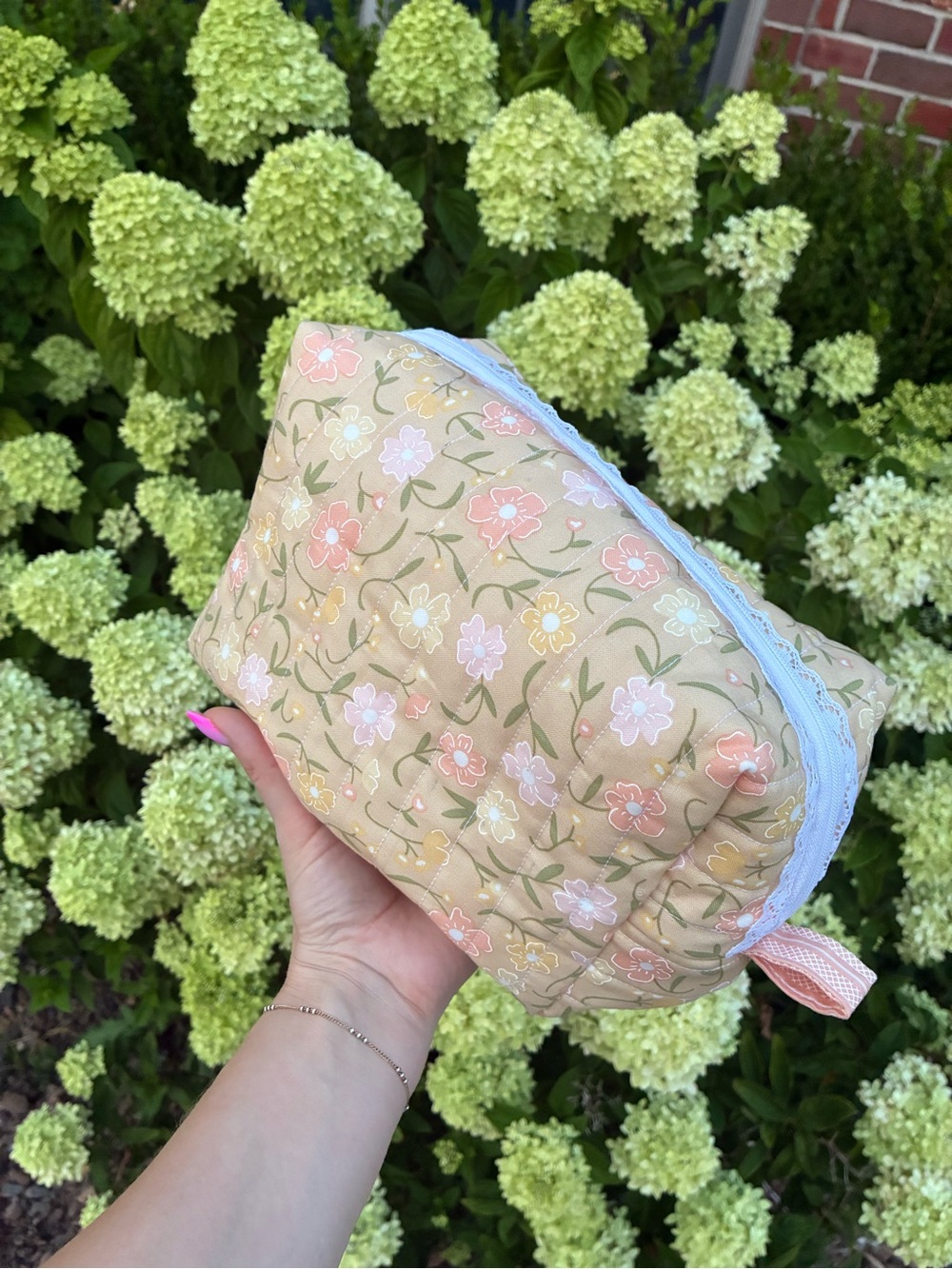 Retro Handmade Floral Quilted Cosmetic Bag in Beige with Pink Accents